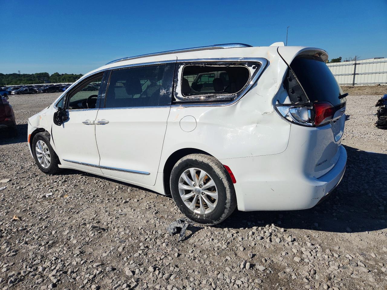 2018 CHRYSLER PACIFICA TOURING L — снимка 2