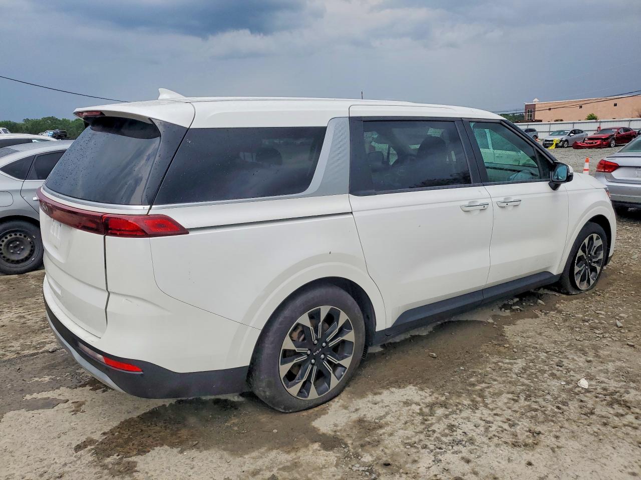2024 KIA CARNIVAL EX — снимка 3