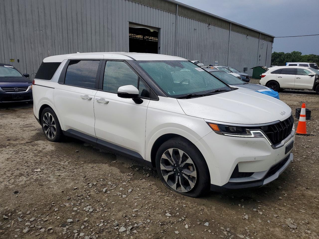 2024 KIA CARNIVAL EX — снимка 4
