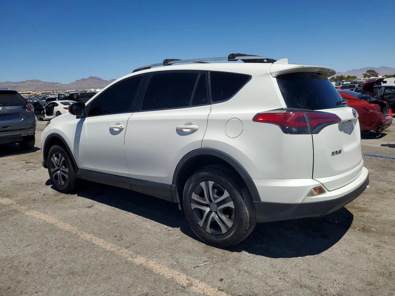 2018 TOYOTA RAV4 LE — снимка 2