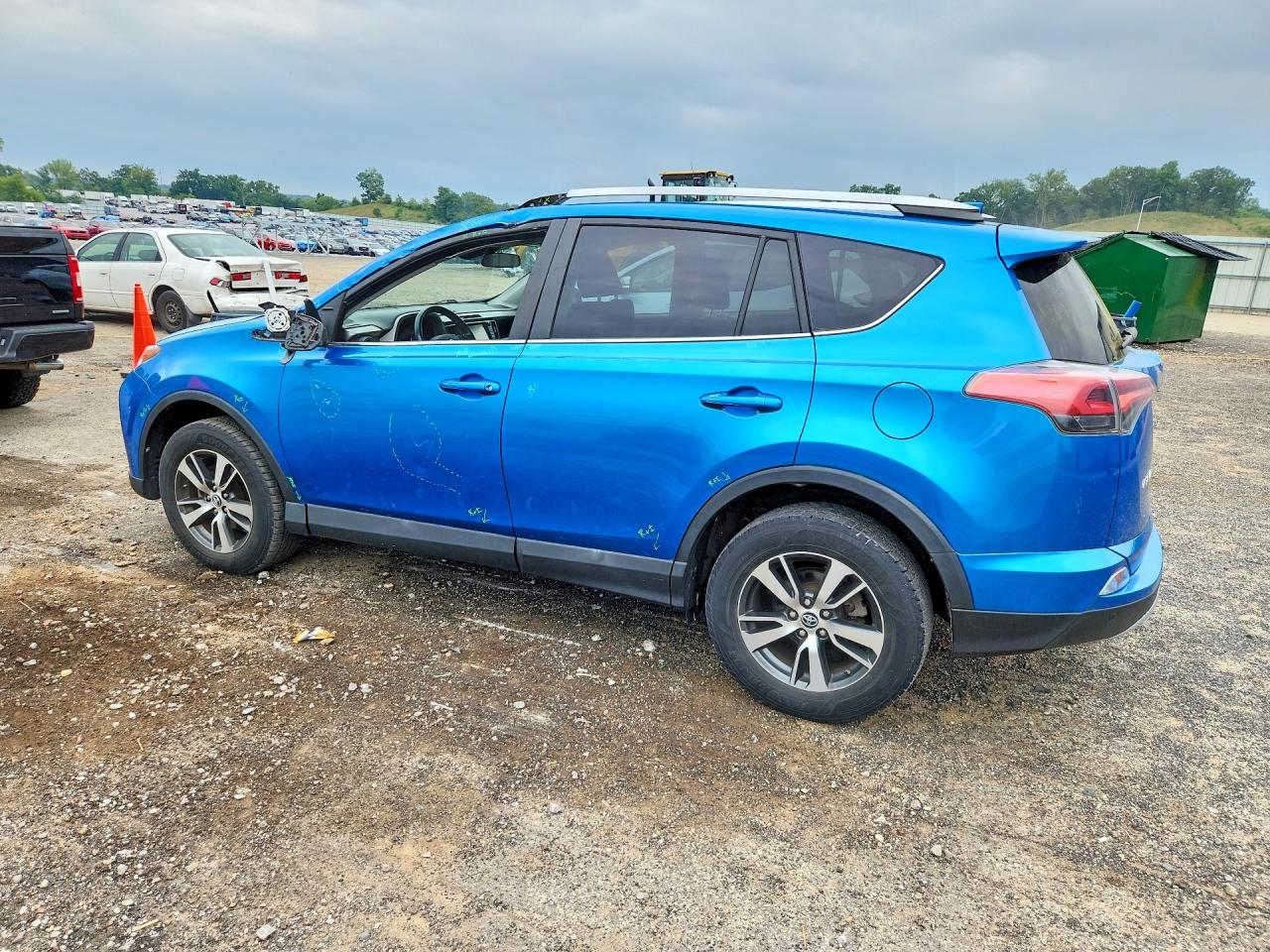 2016 TOYOTA RAV4 XLE — снимка 2