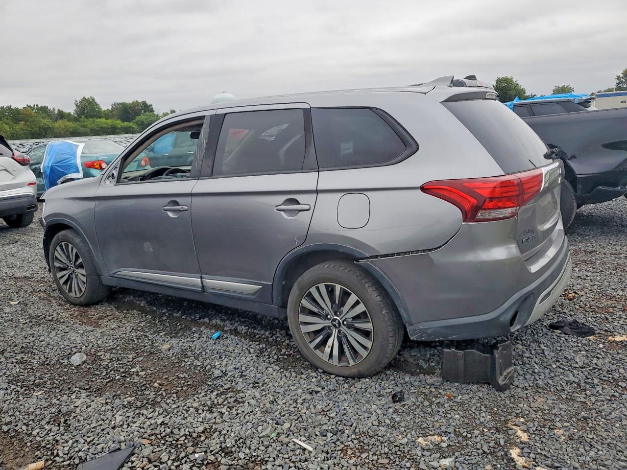 2019 MITSUBISHI OUTLANDER ES — снимка 2
