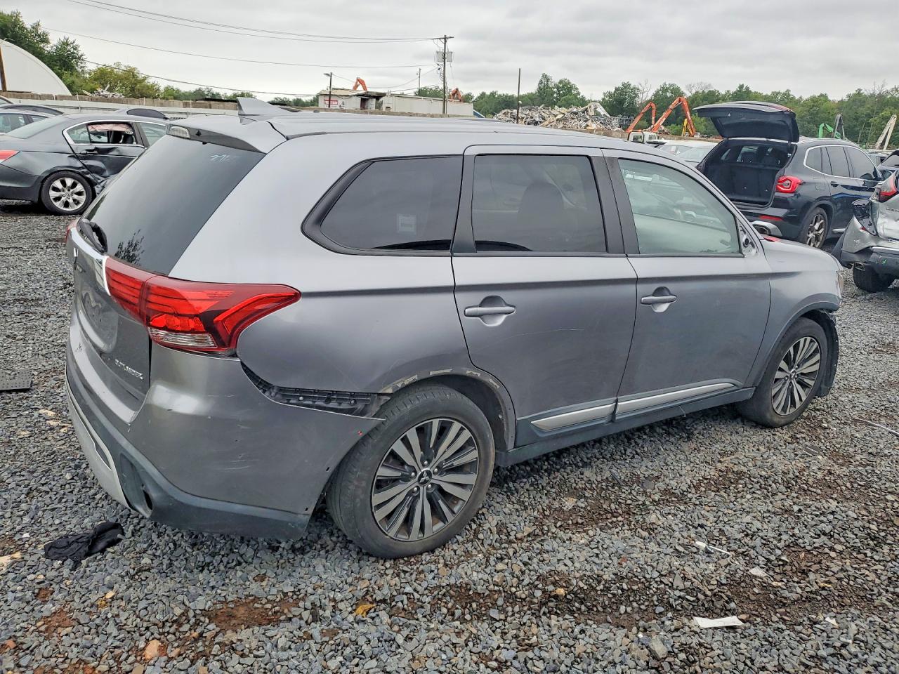 2019 MITSUBISHI OUTLANDER ES — снимка 3