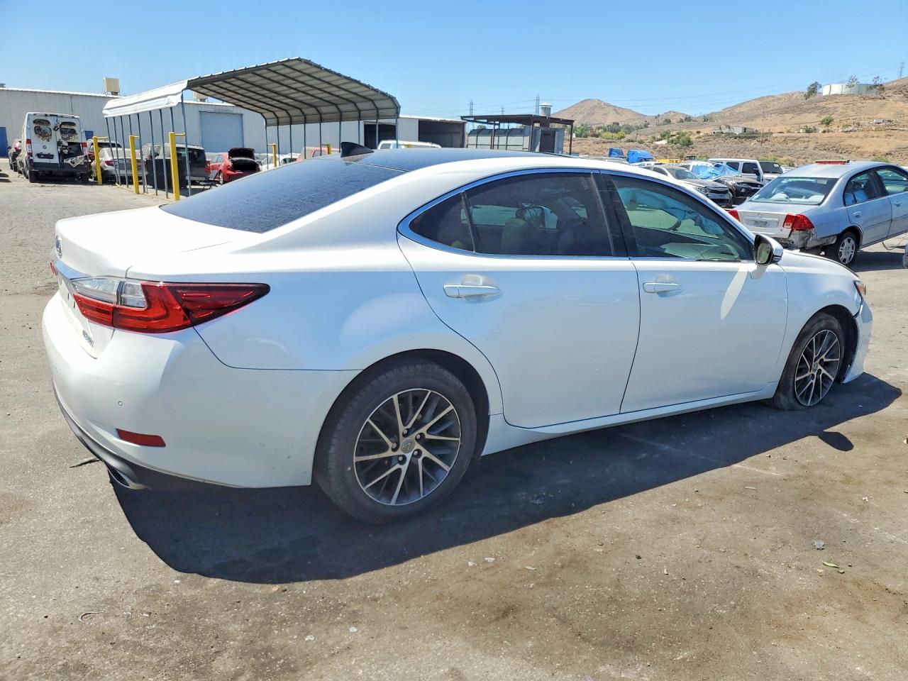 2017 LEXUS ES 350 — снимка 3