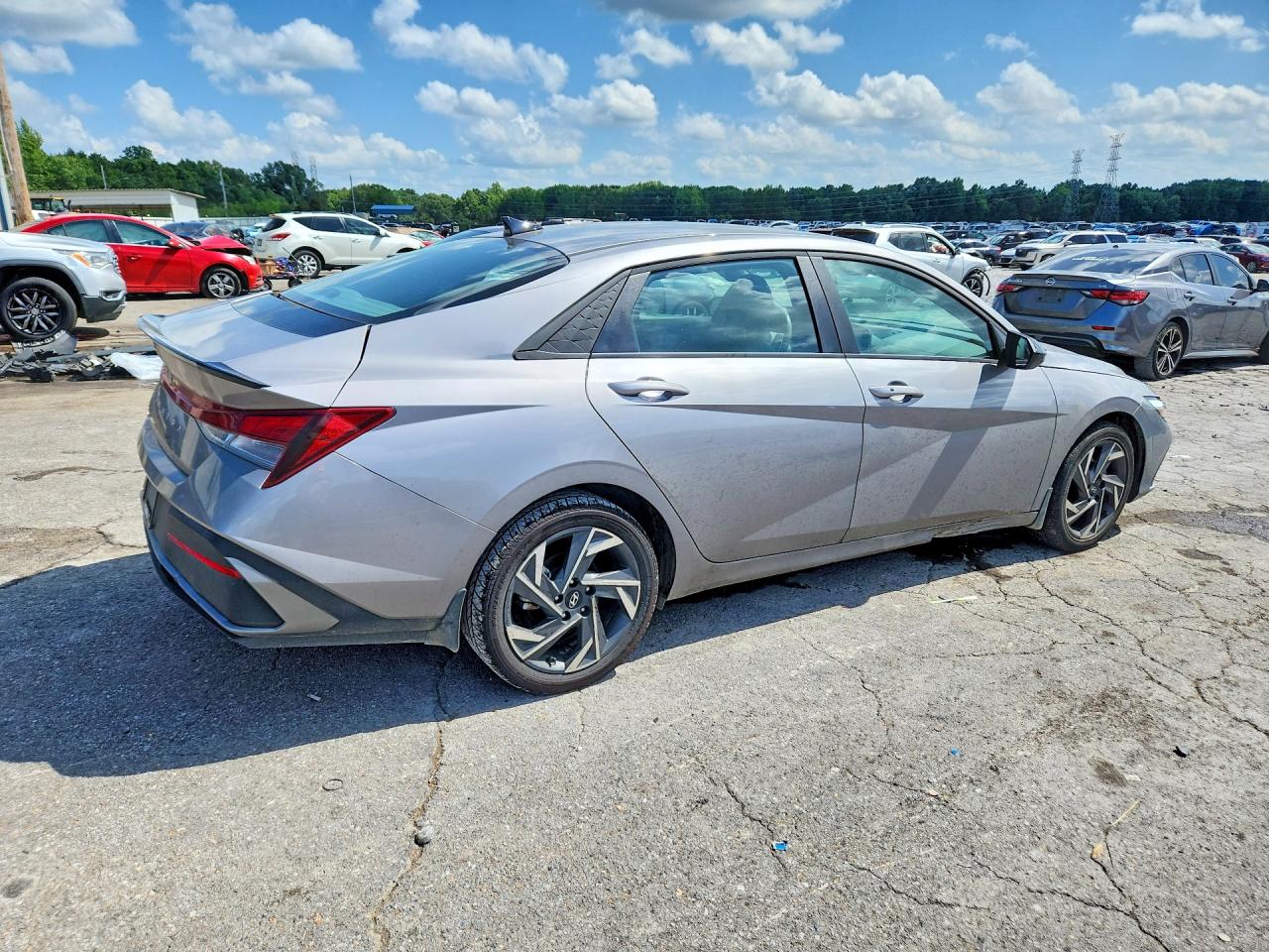 2025 HYUNDAI ELANTRA SEL SPORT — снимка 3