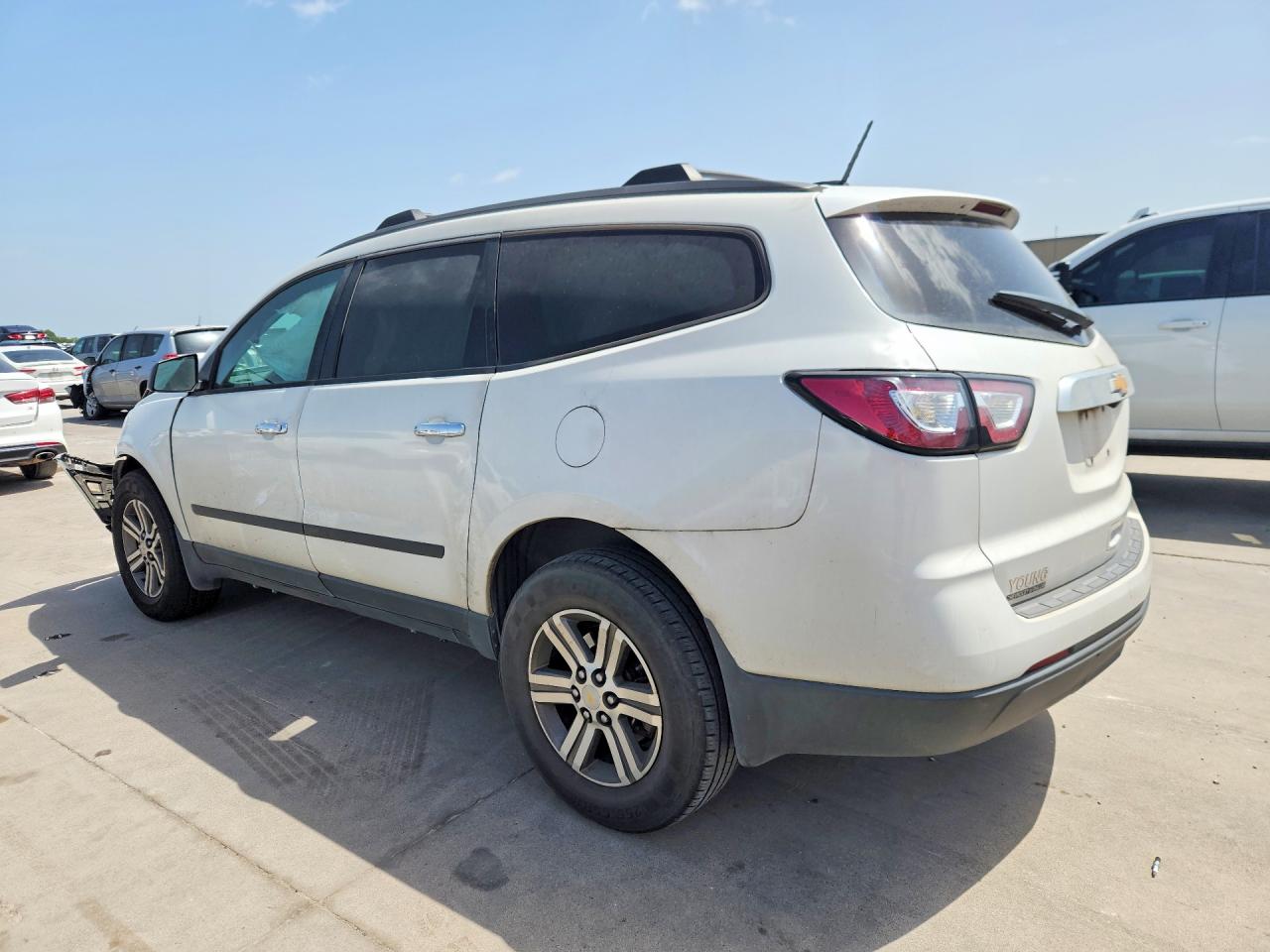 2017 CHEVROLET TRAVERSE LS — снимка 2