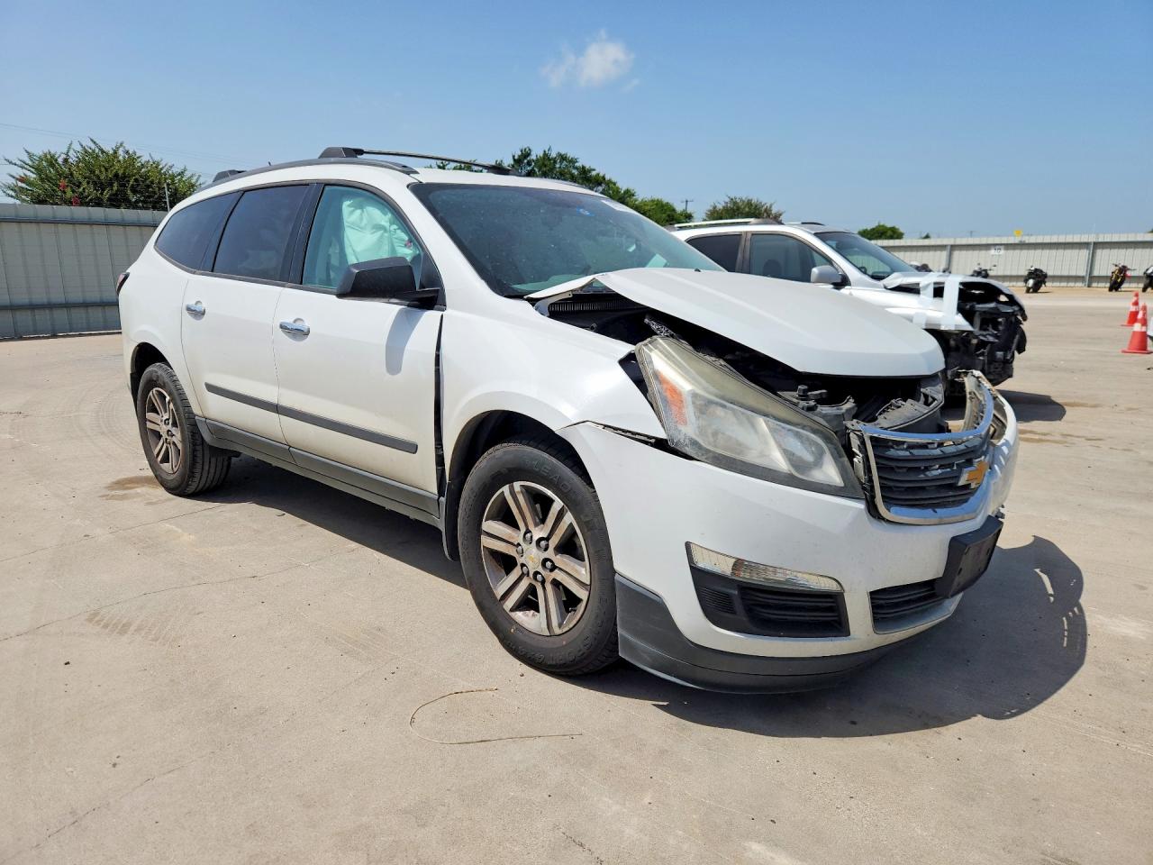 2017 CHEVROLET TRAVERSE LS — снимка 4