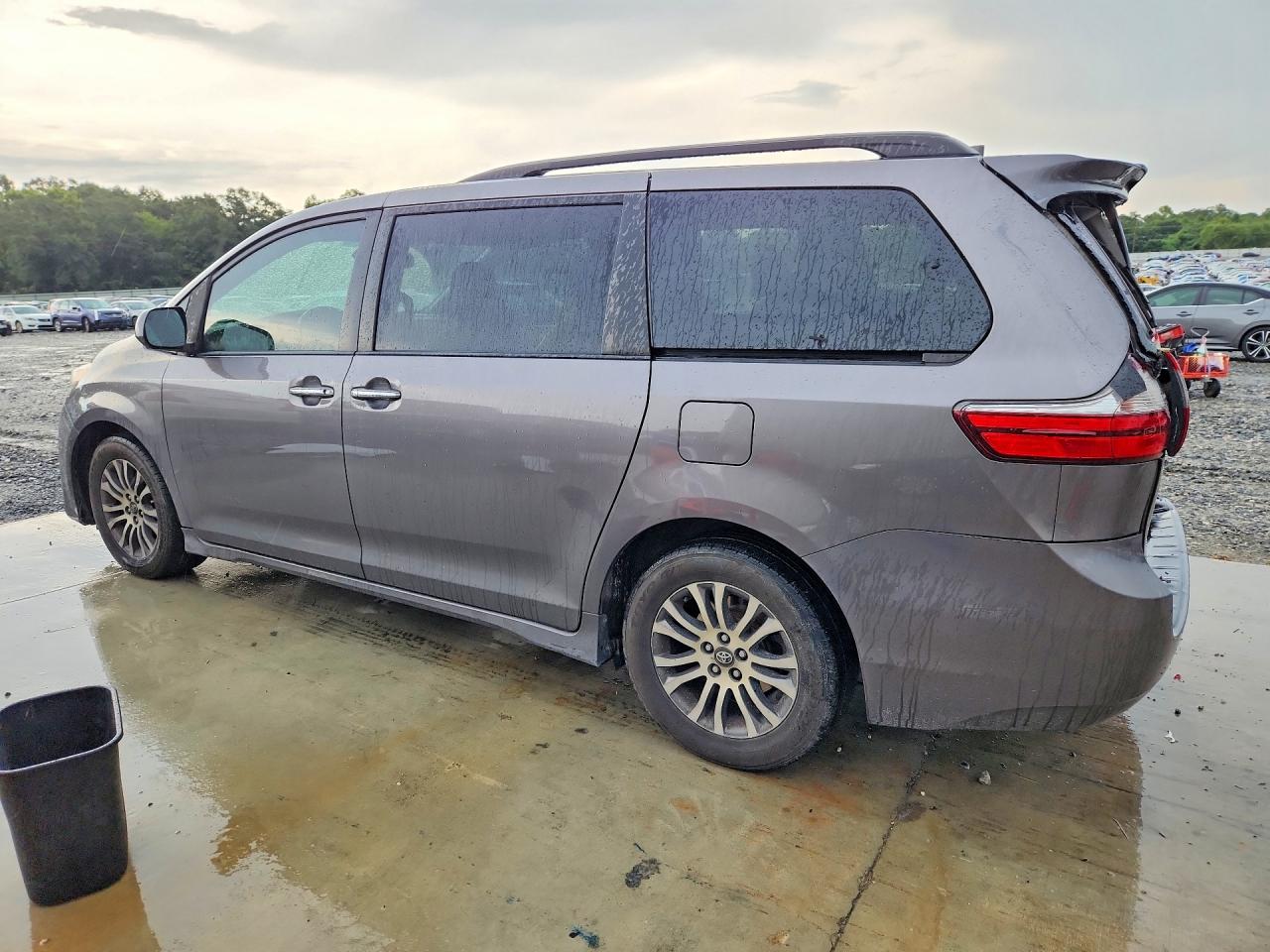 2018 TOYOTA SIENNA XLE 8-PASSENGER — снимка 2
