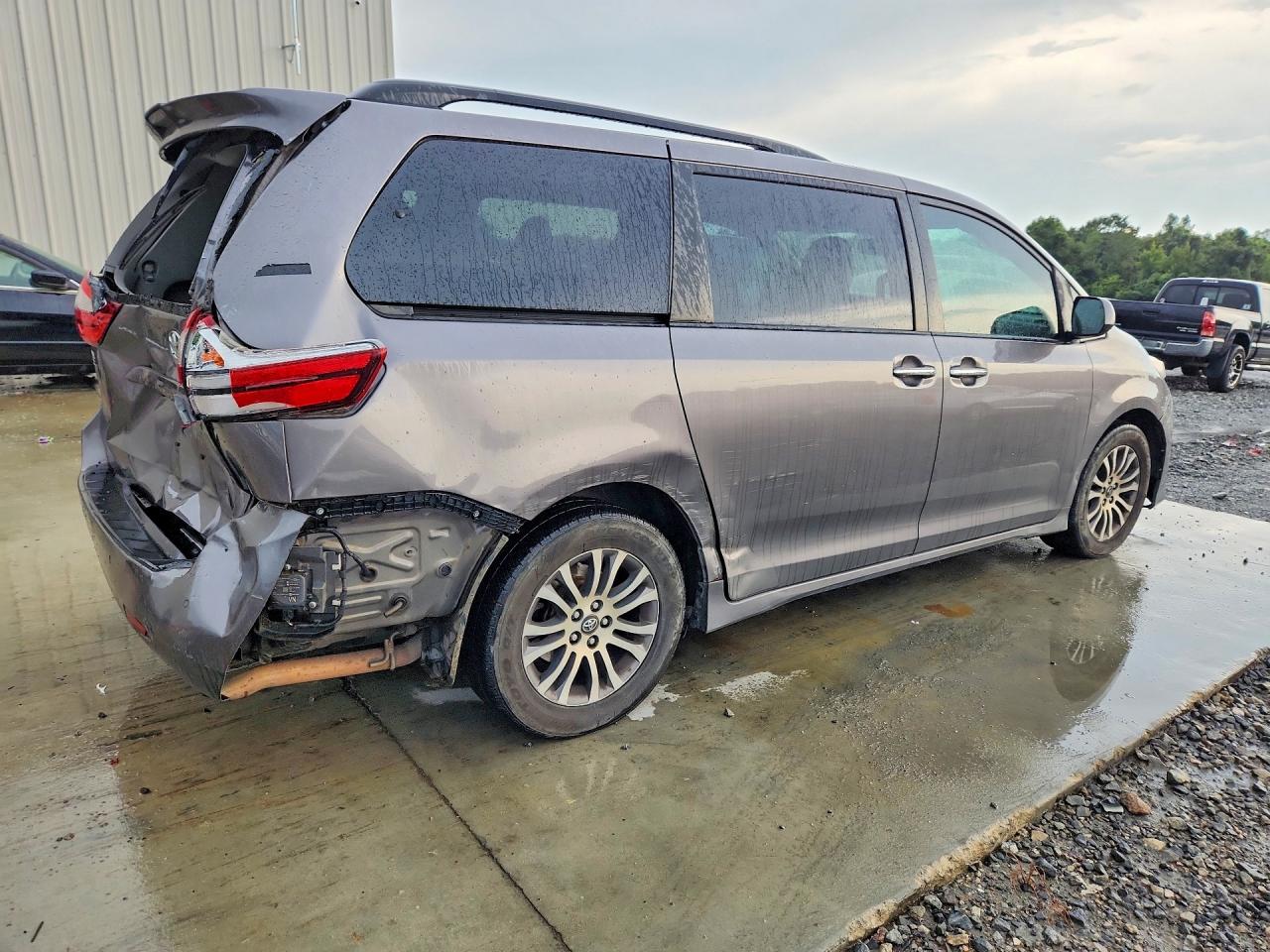 2018 TOYOTA SIENNA XLE 8-PASSENGER — снимка 3