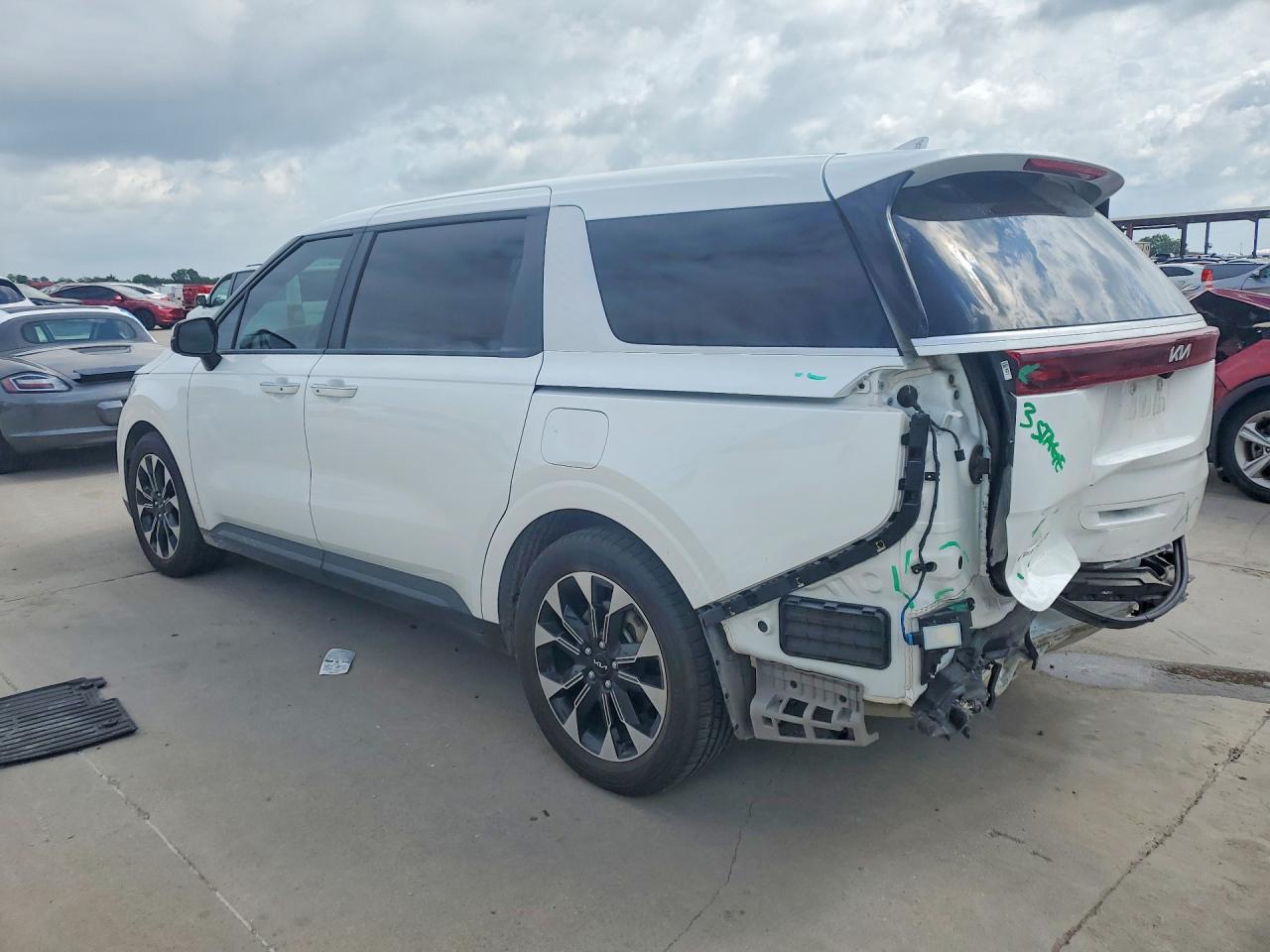 2024 KIA CARNIVAL EX — снимка 2