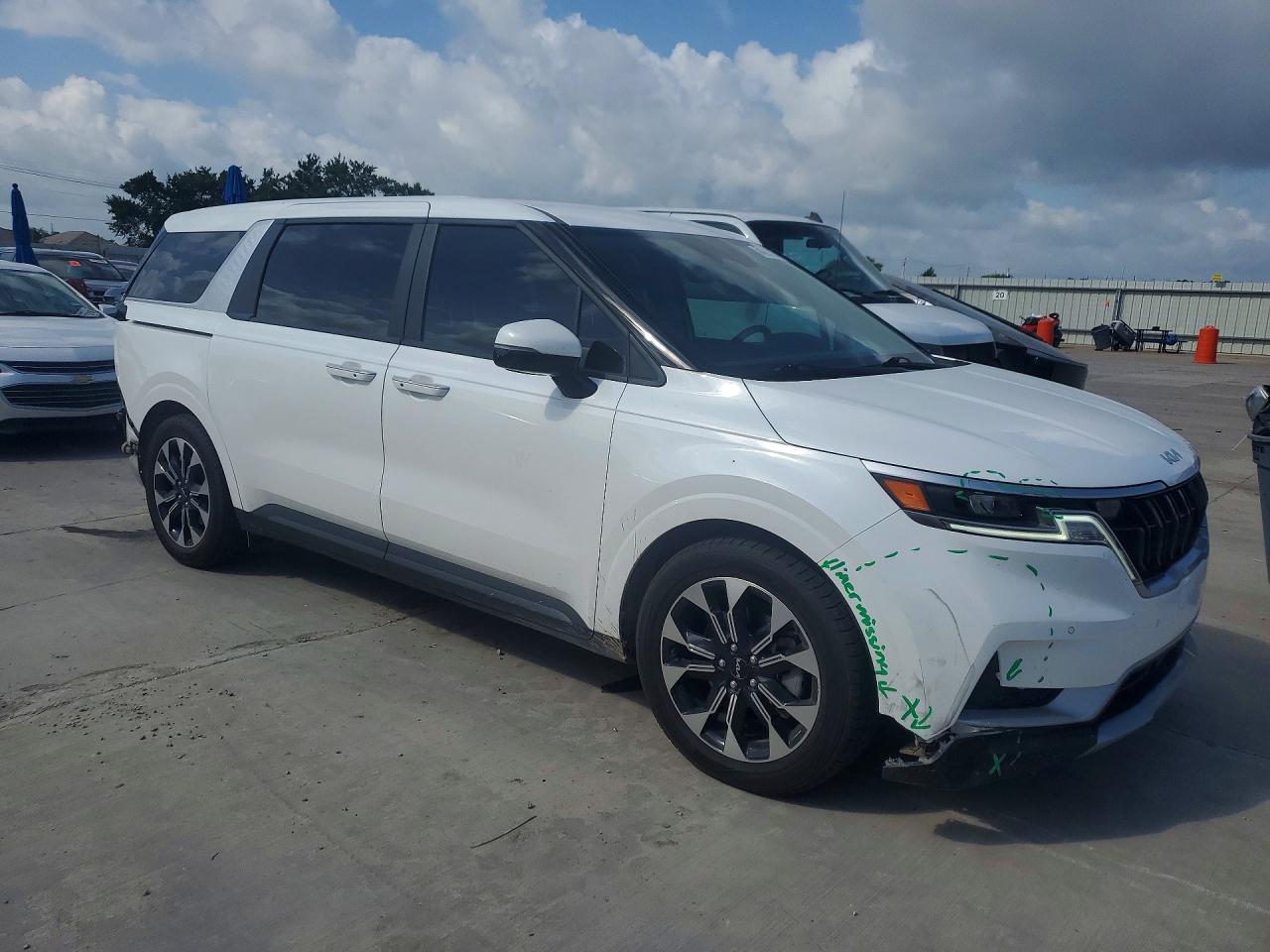 2024 KIA CARNIVAL EX — снимка 4