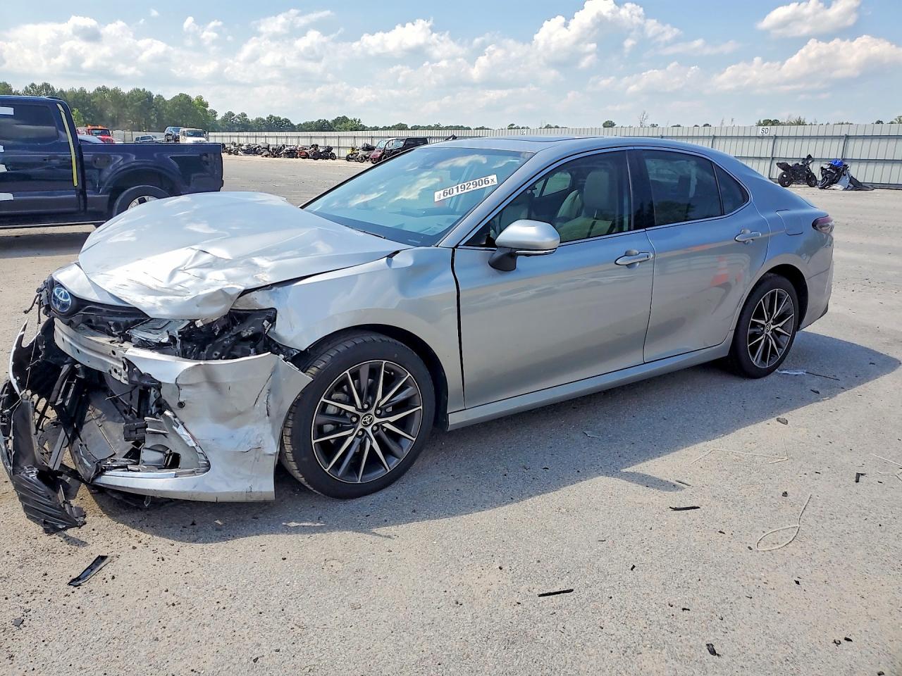 2023 TOYOTA CAMRY XLE