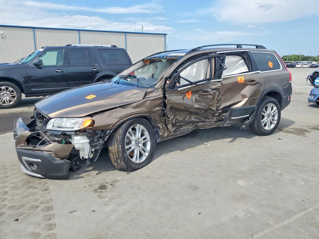 2016 VOLVO XC70 T5 PLATINUM