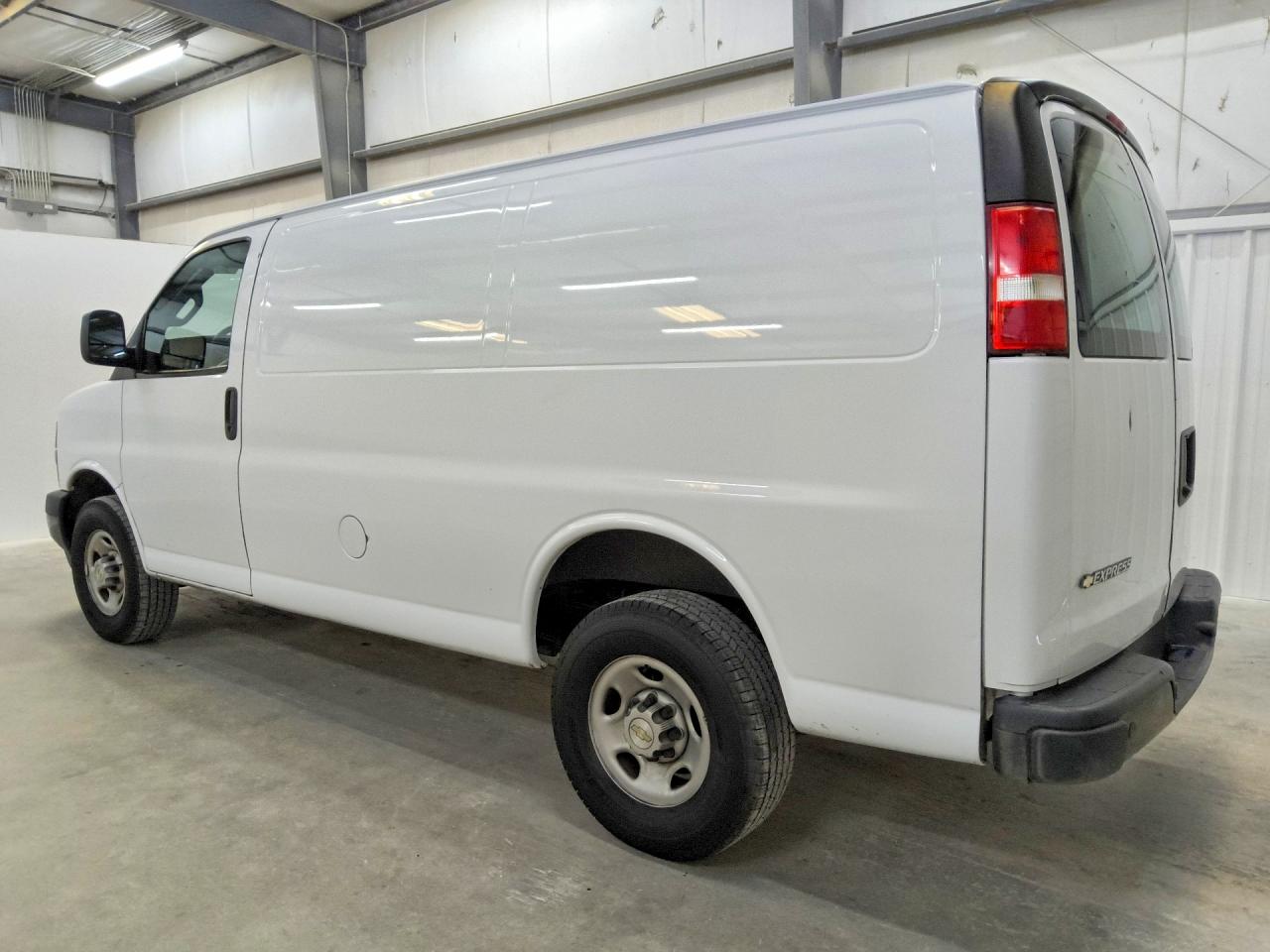2022 CHEVROLET EXPRESS G2500 — снимка 2