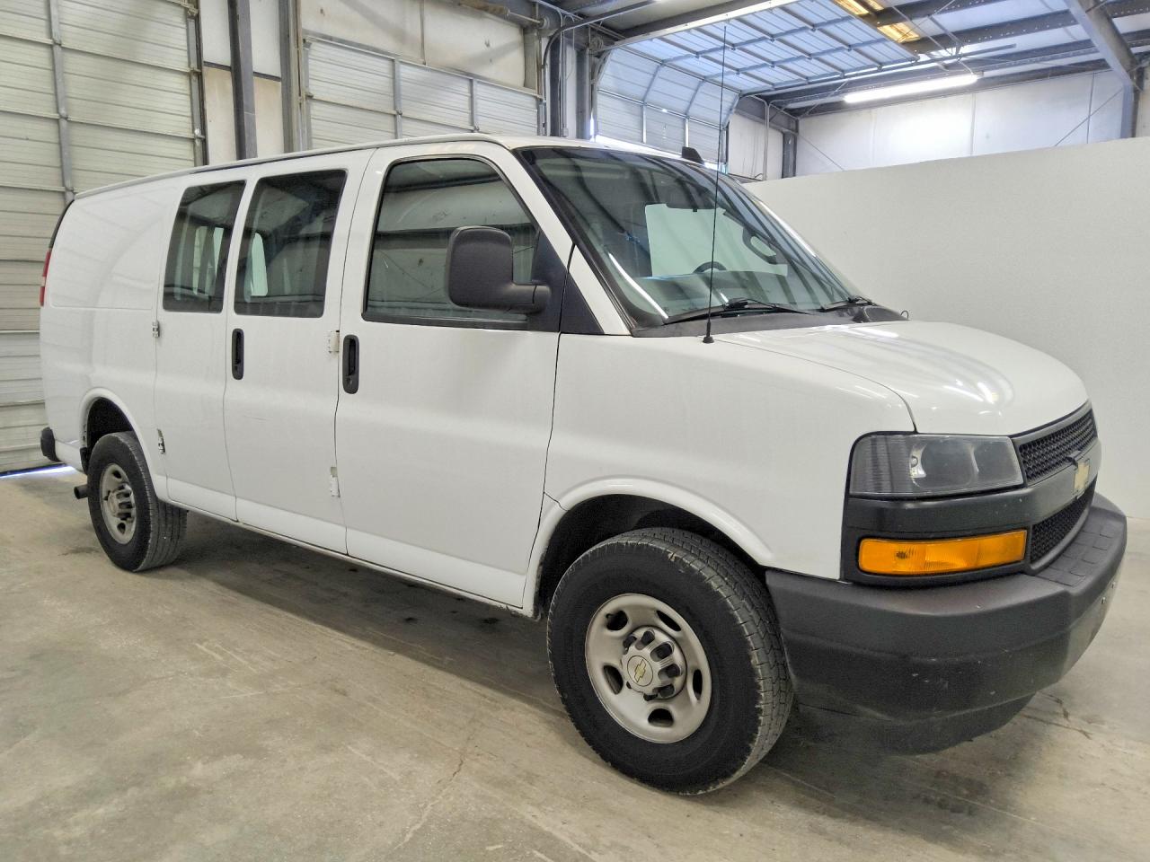 2022 CHEVROLET EXPRESS G2500 — снимка 4