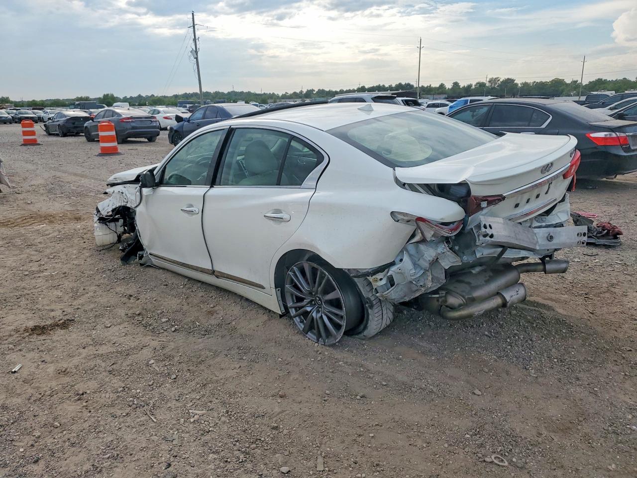 2017 INFINITI Q50 RED SPORT 400 — снимка 2