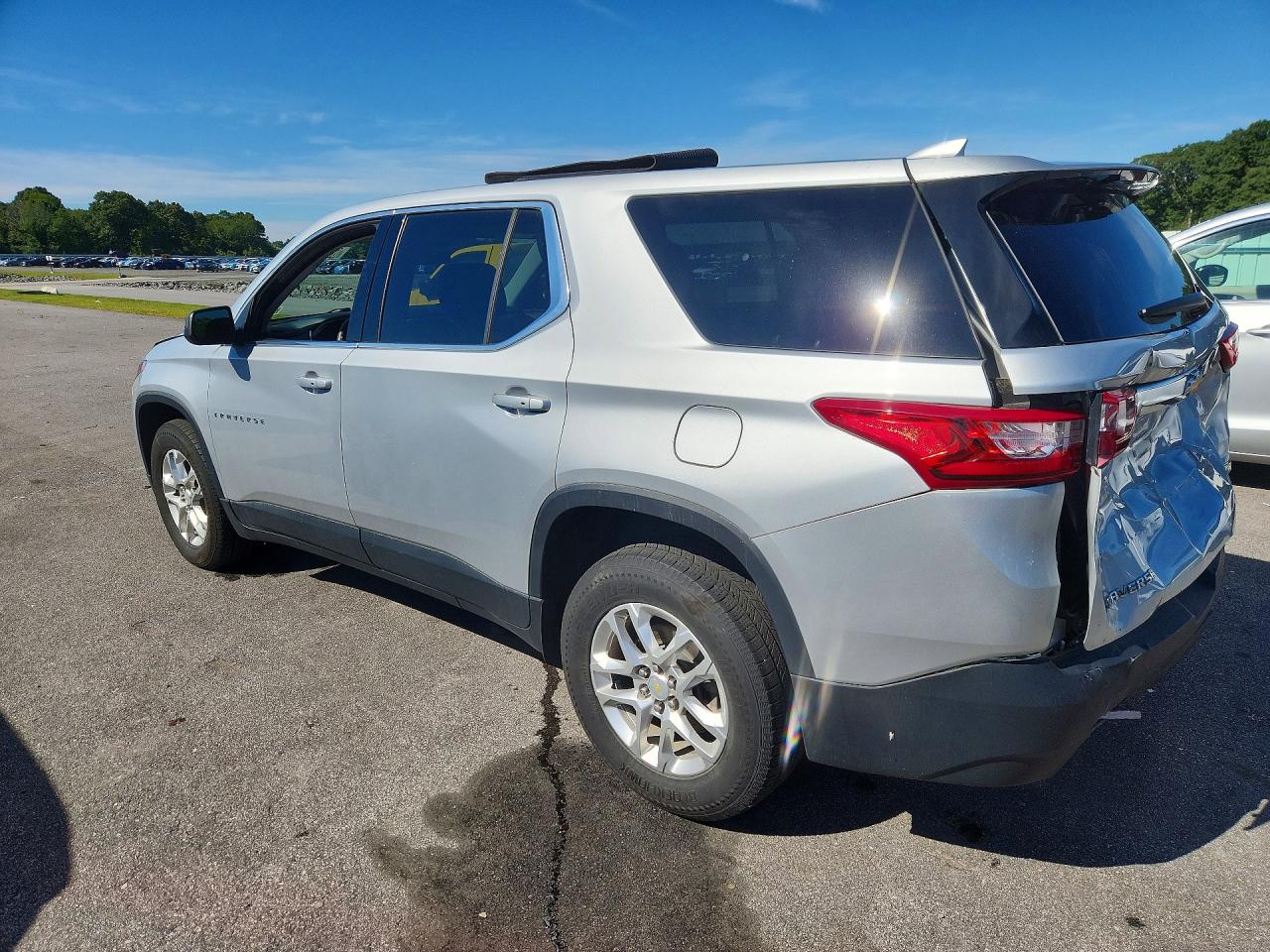 2021 CHEVROLET TRAVERSE LS — снимка 2
