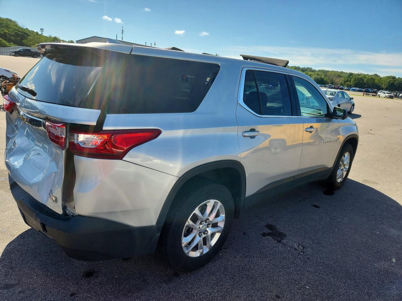 2021 CHEVROLET TRAVERSE LS — снимка 3