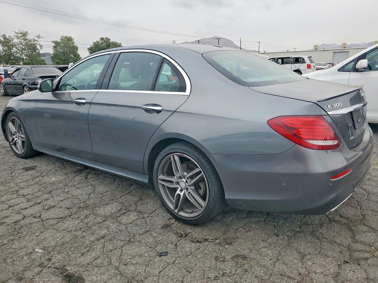 2017 MERCEDES-BENZ E 300 4MATIC — снимка 2