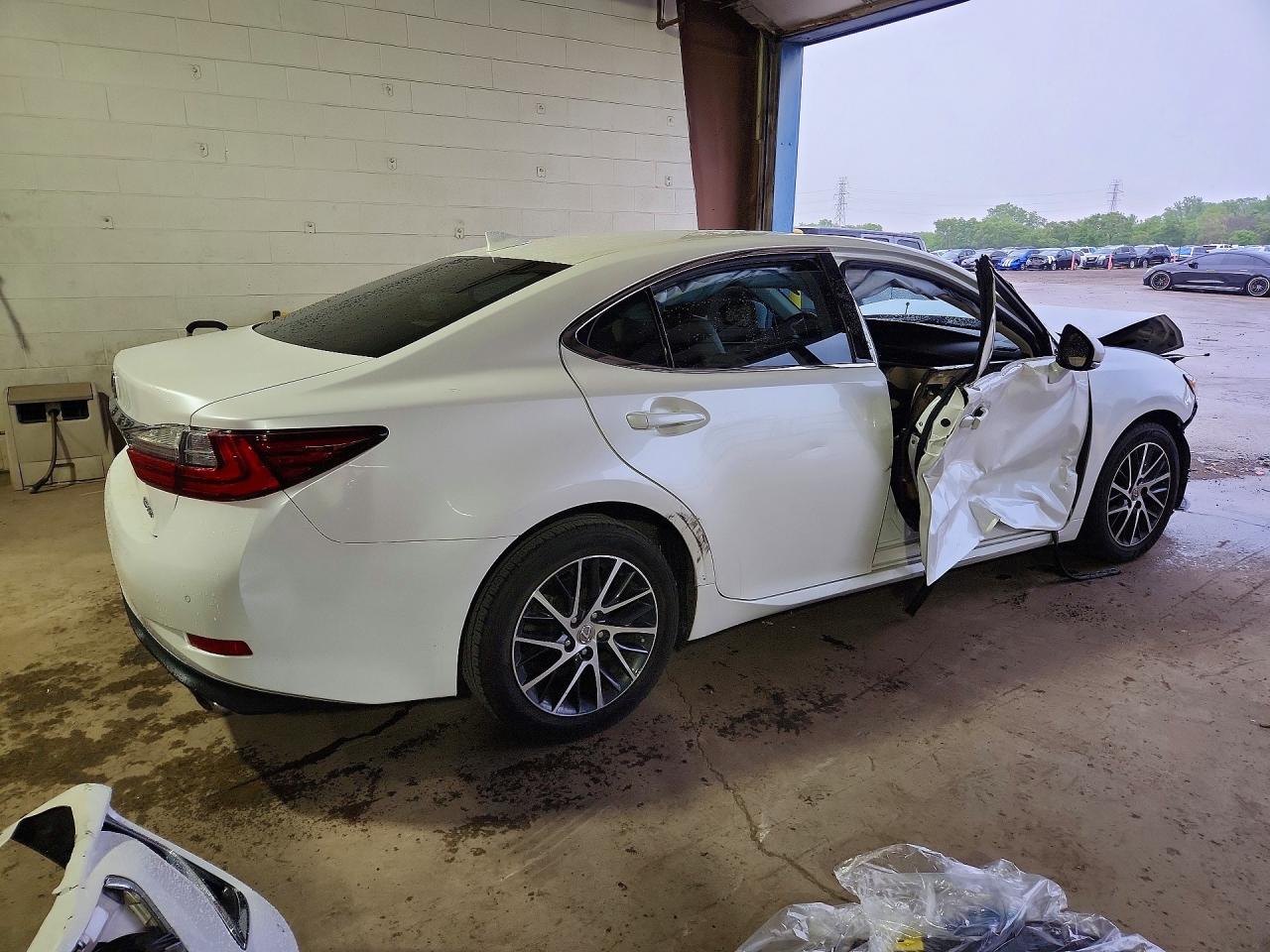 2016 LEXUS ES 350 — снимка 3