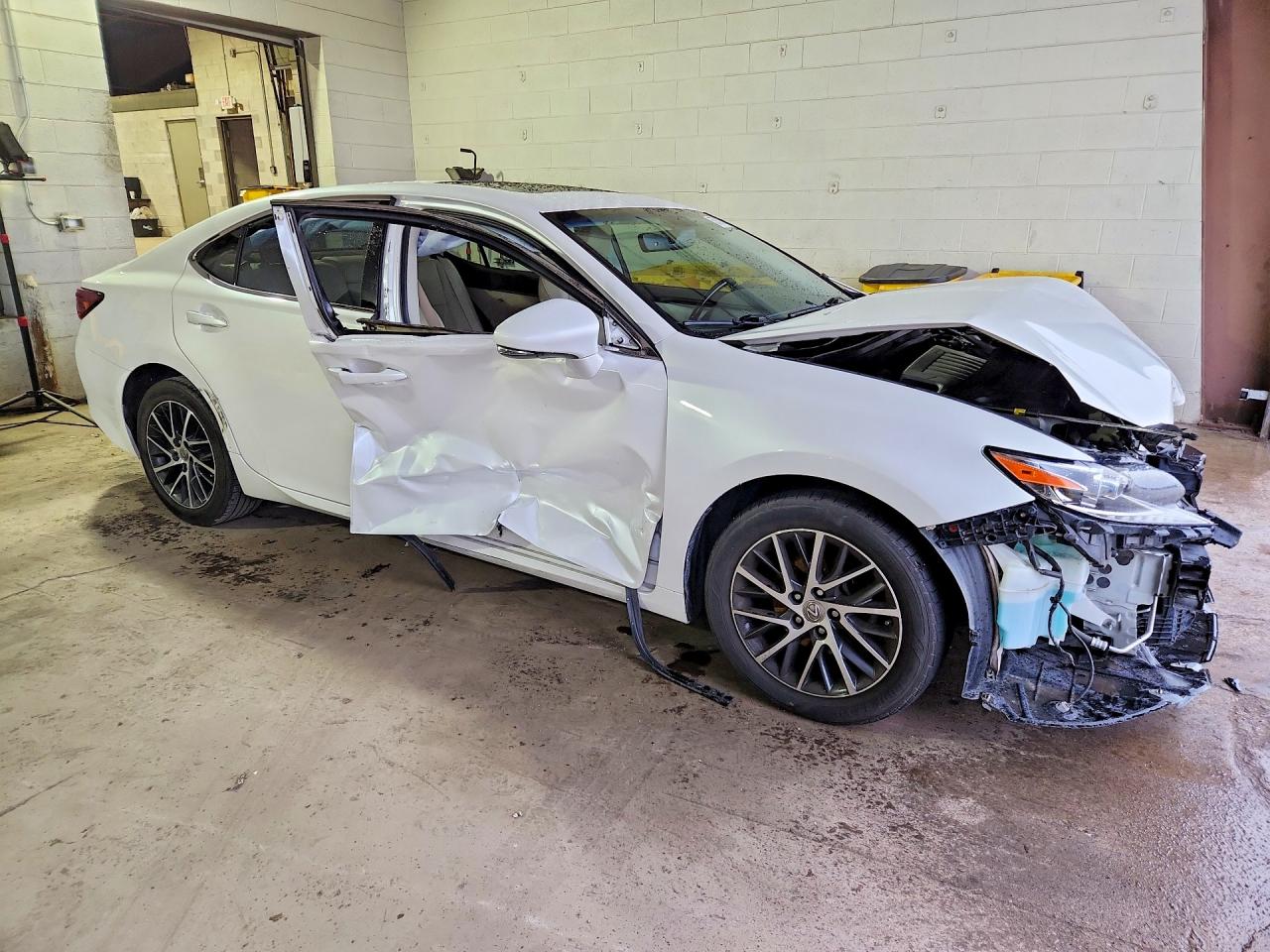 2016 LEXUS ES 350 — снимка 4