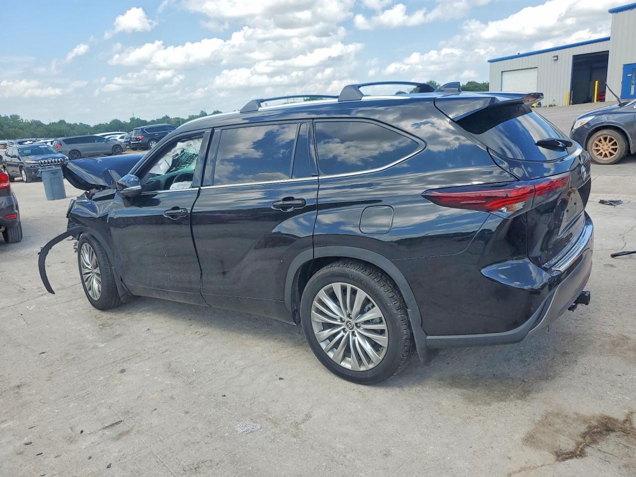 2024 TOYOTA HIGHLANDER PLATINUM — снимка 2