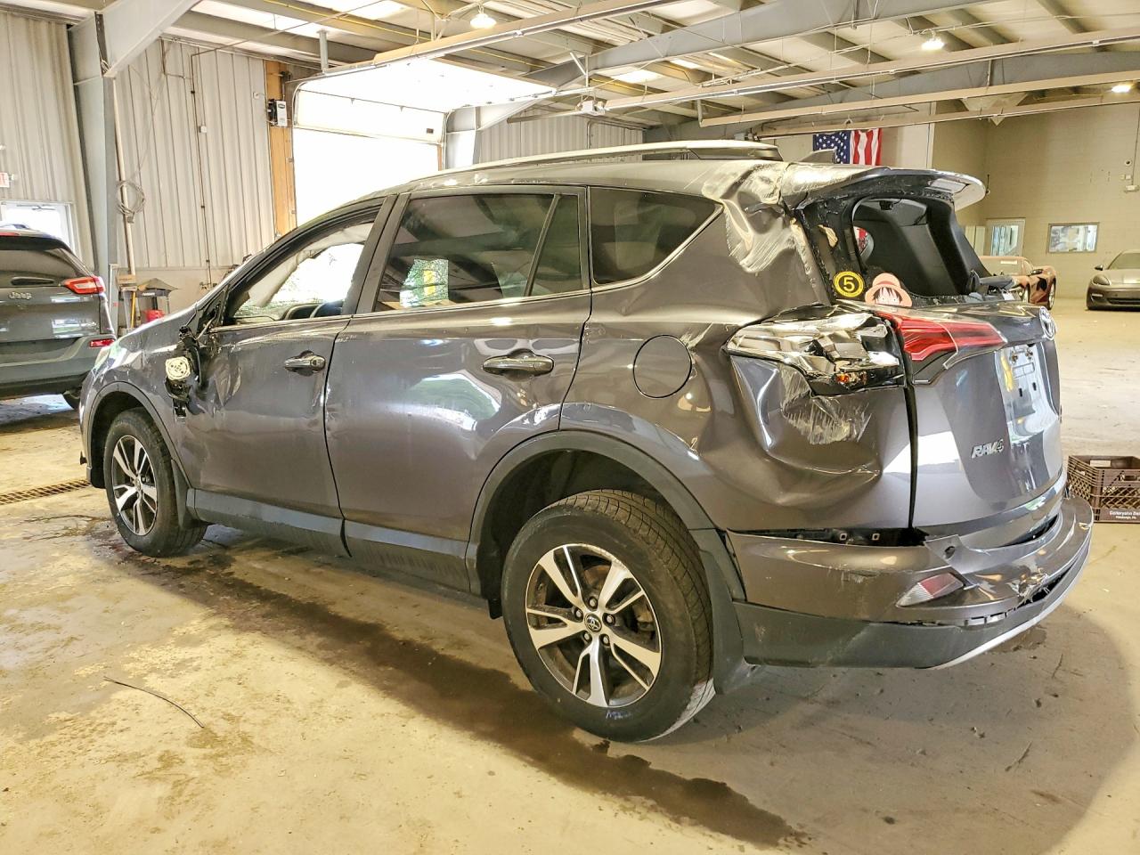 2018 TOYOTA RAV4 XLE — снимка 2