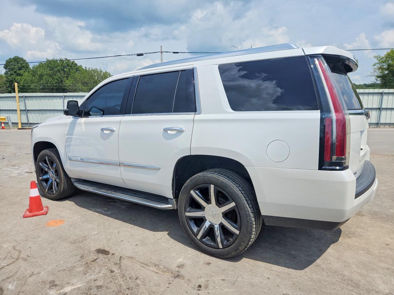 2016 CADILLAC ESCALADE LUXURY — снимка 2