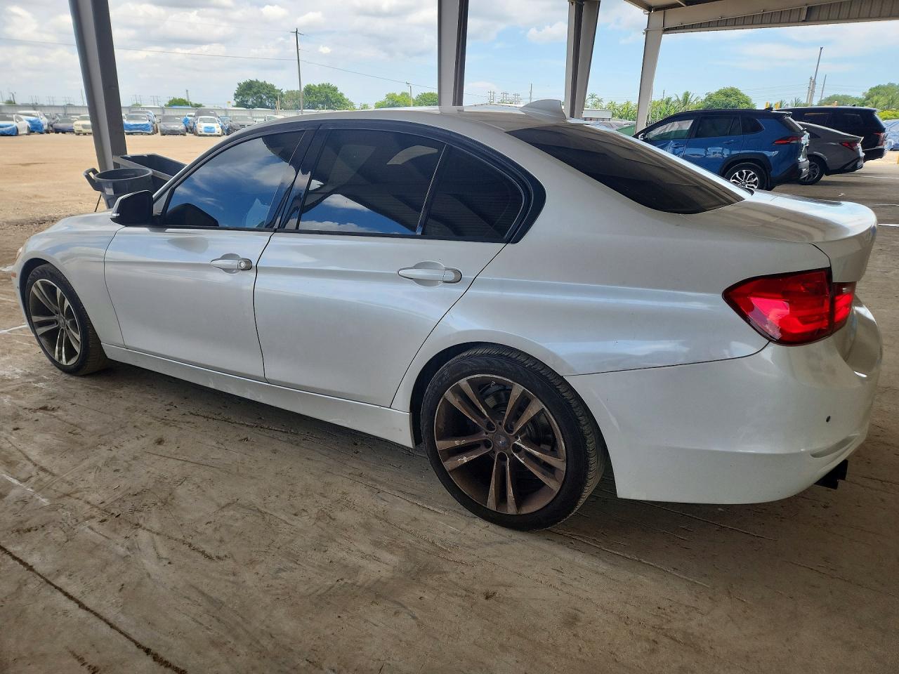 2015 BMW 328 I — снимка 2