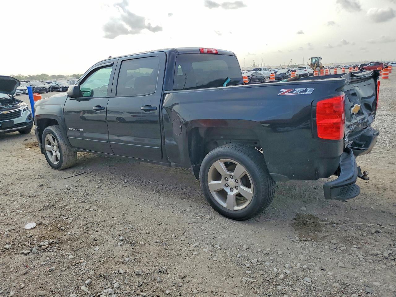 2017 CHEVROLET SILVERADO K1500 LT — снимка 2