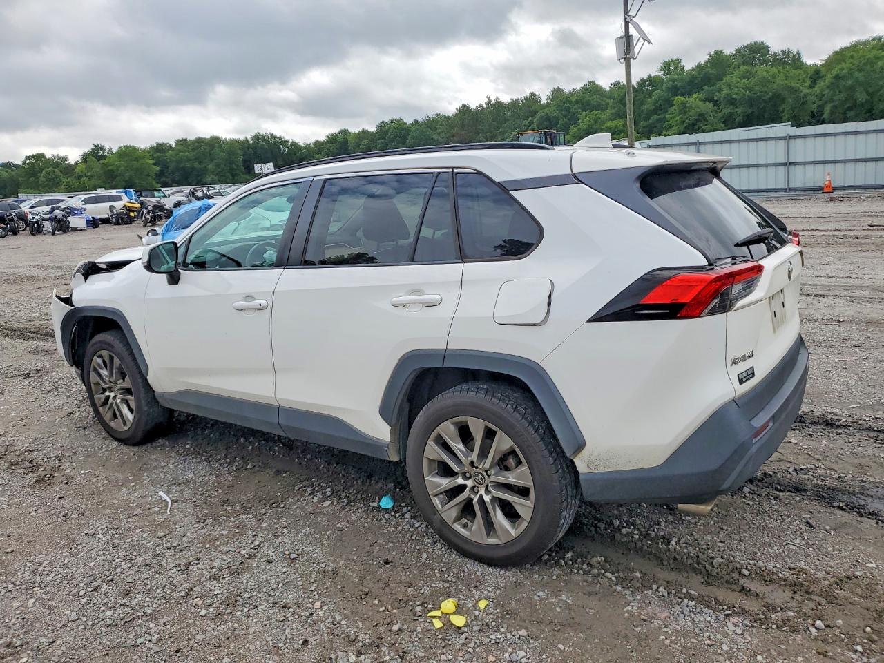 2019 TOYOTA RAV4 XLE PREMIUM — снимка 2