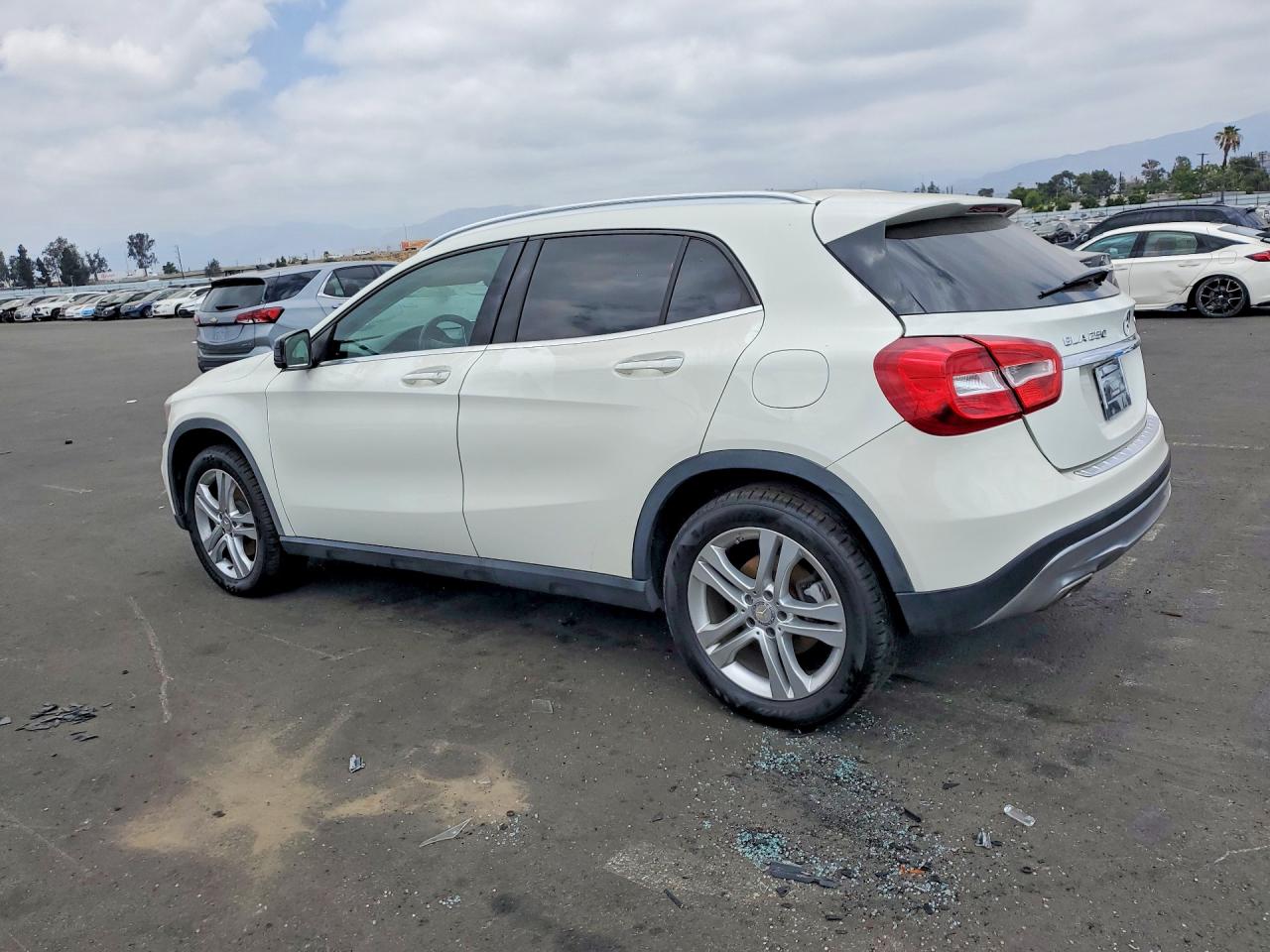 2016 MERCEDES-BENZ GLA 250 4MATIC — снимка 2