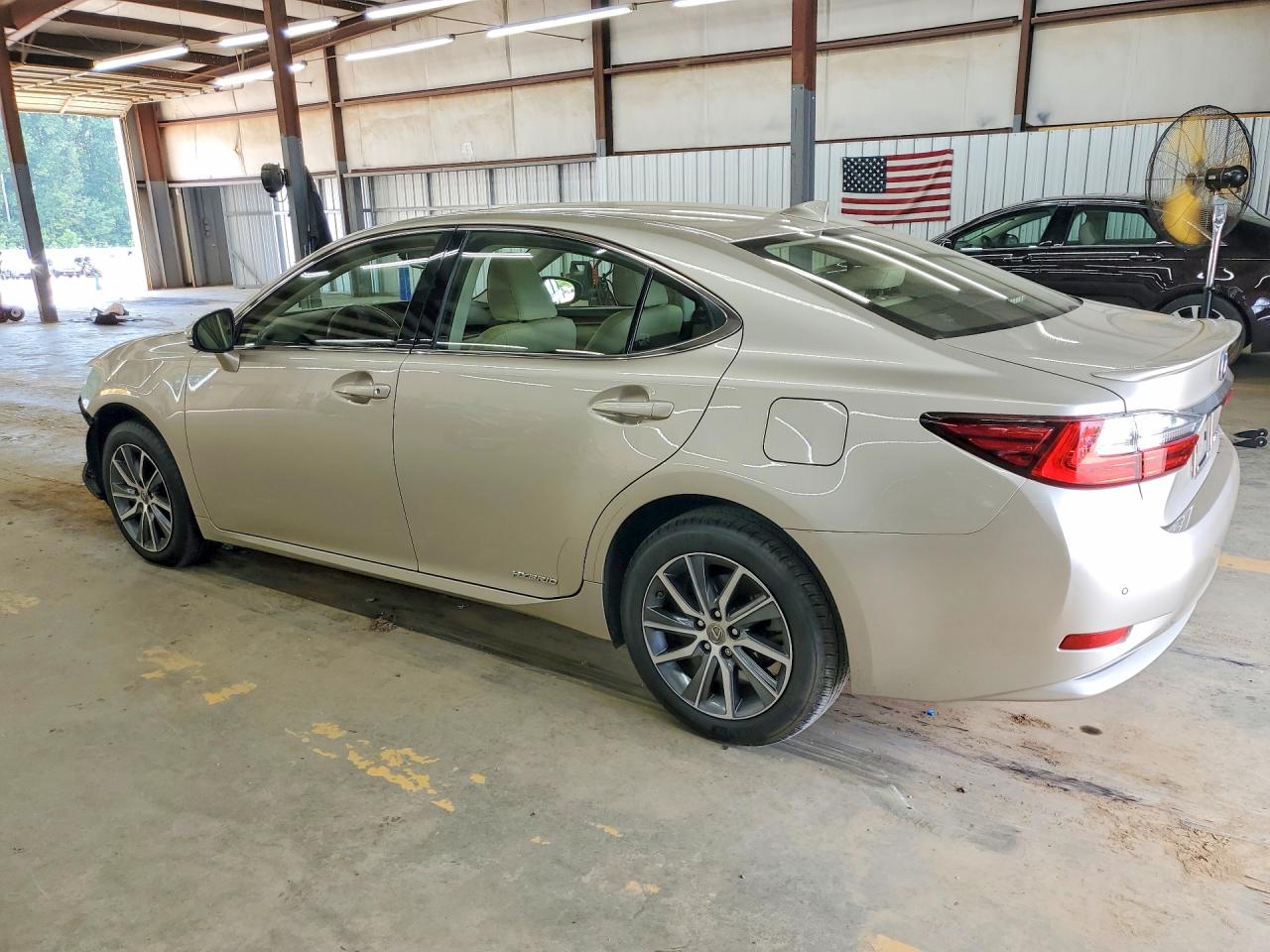 2017 LEXUS ES 300H — снимка 2