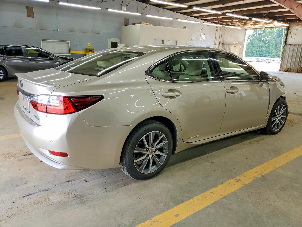 2017 LEXUS ES 300H — снимка 3
