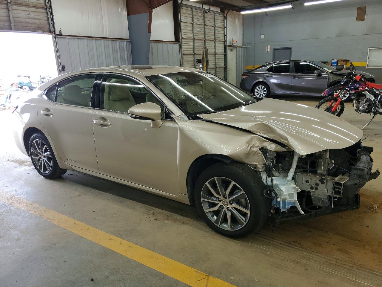 2017 LEXUS ES 300H — снимка 4