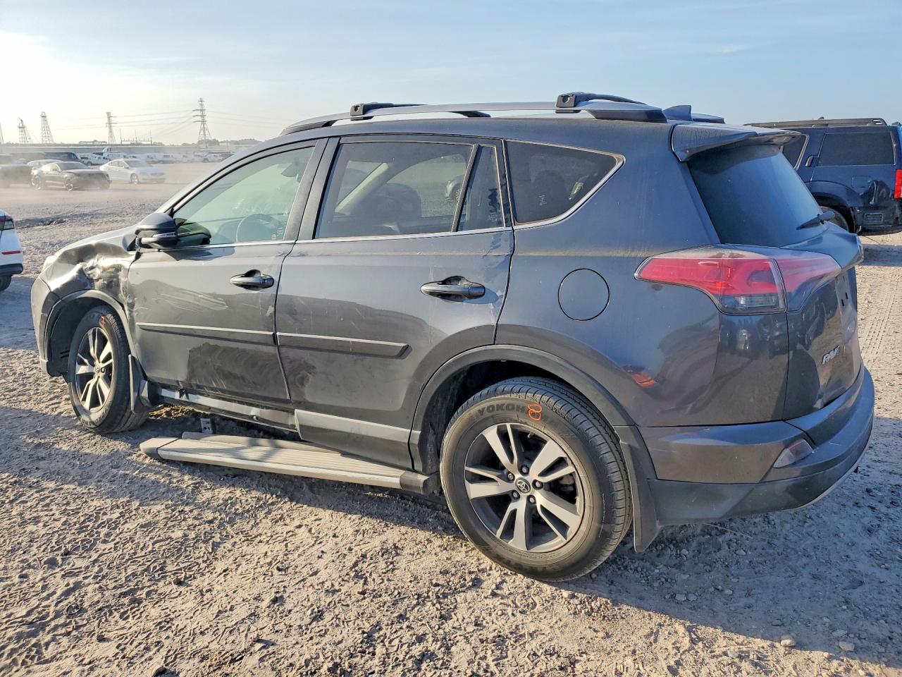 2018 TOYOTA RAV4 XLE — снимка 2