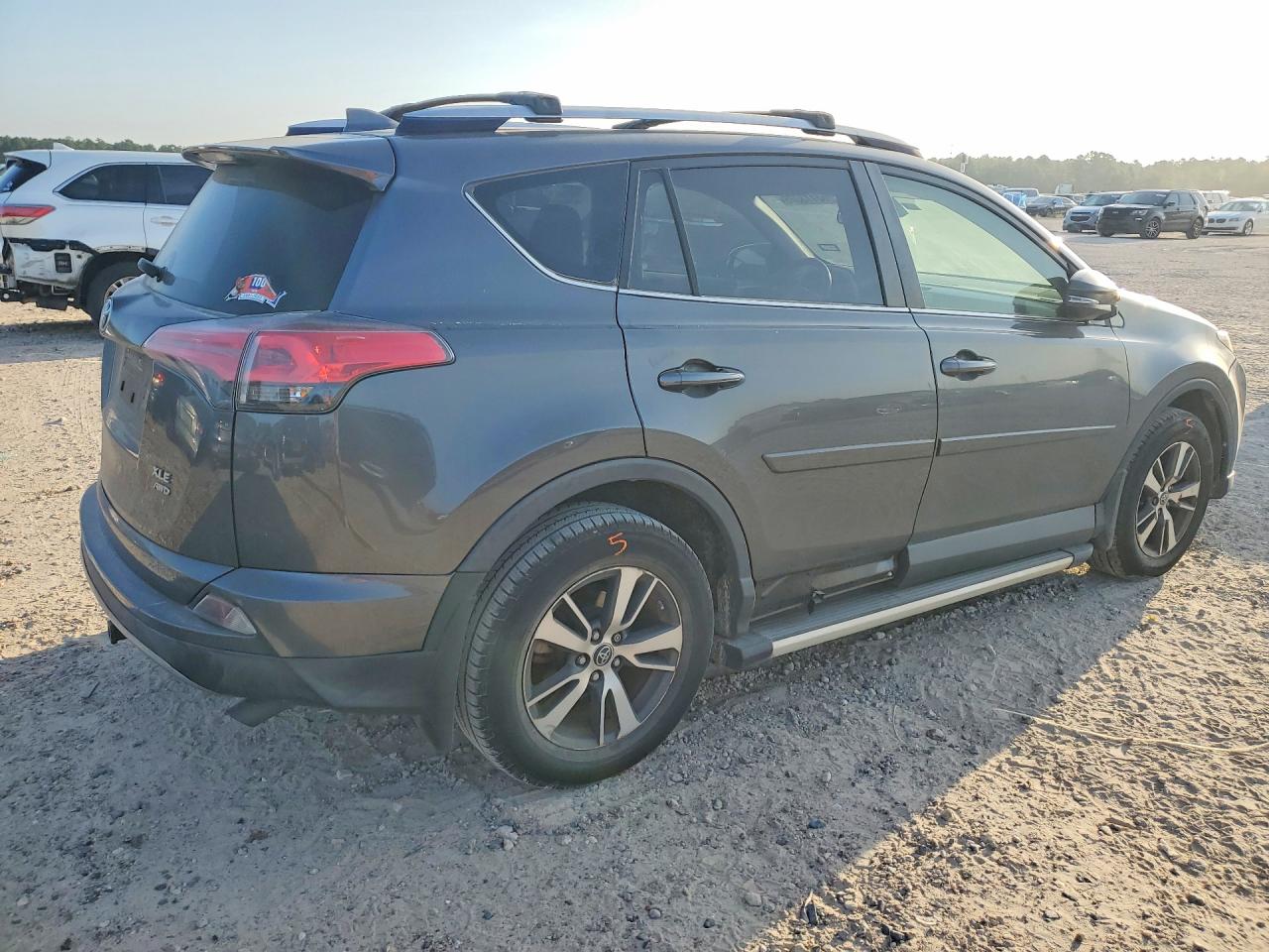 2018 TOYOTA RAV4 XLE — снимка 3