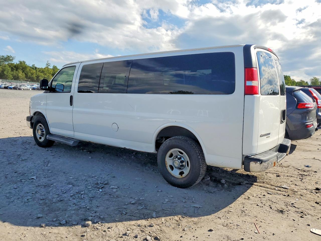 2015 CHEVROLET EXPRESS G3500 LT — снимка 2