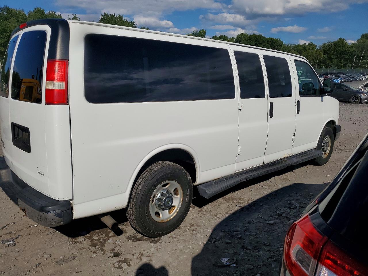 2015 CHEVROLET EXPRESS G3500 LT — снимка 3