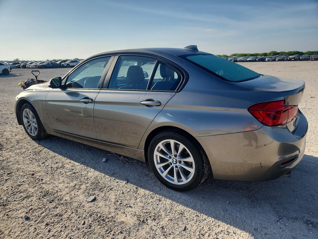 2016 BMW 320 I — снимка 2