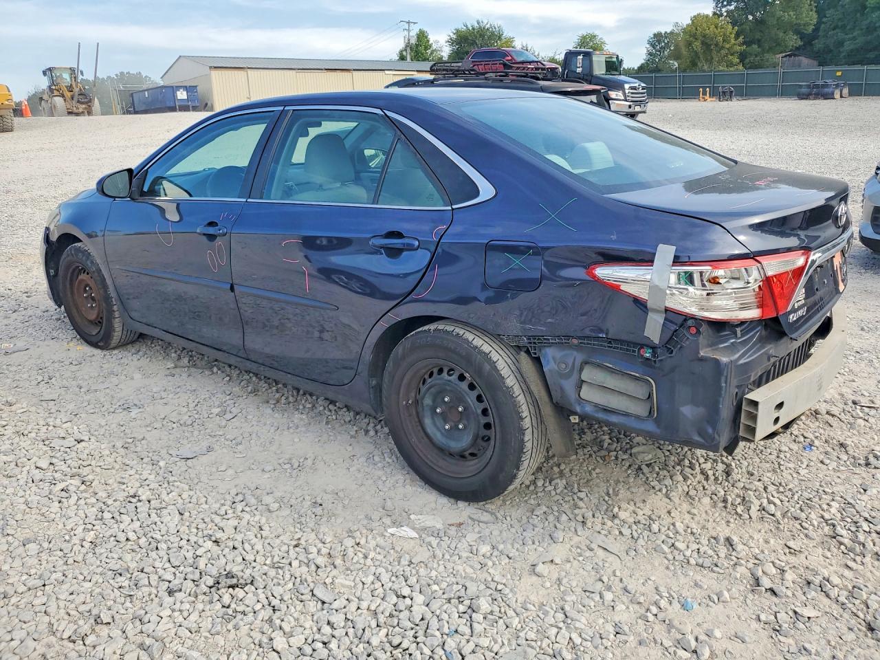 2016 TOYOTA CAMRY LE — снимка 2