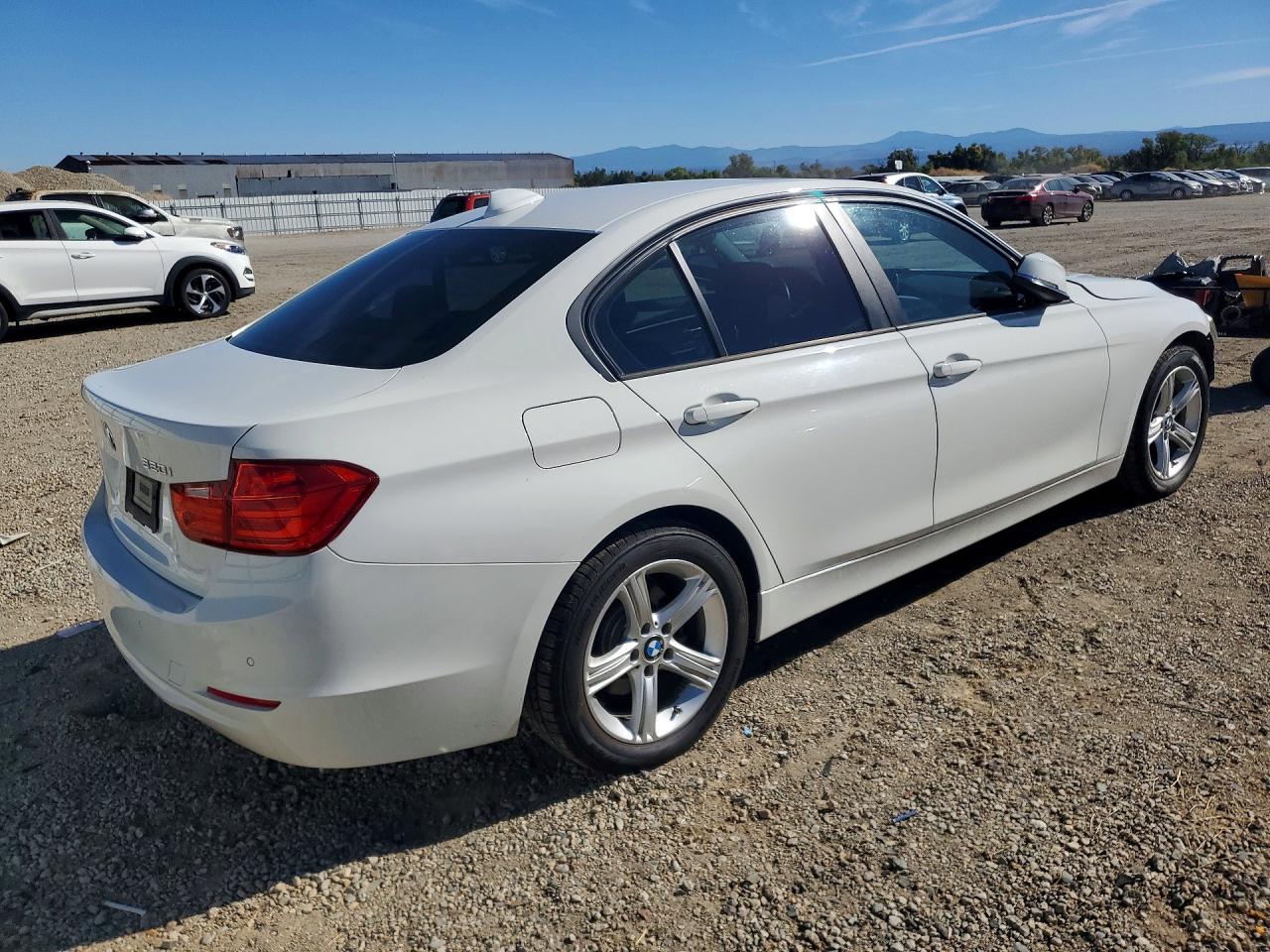 2015 BMW 320 I — снимка 3