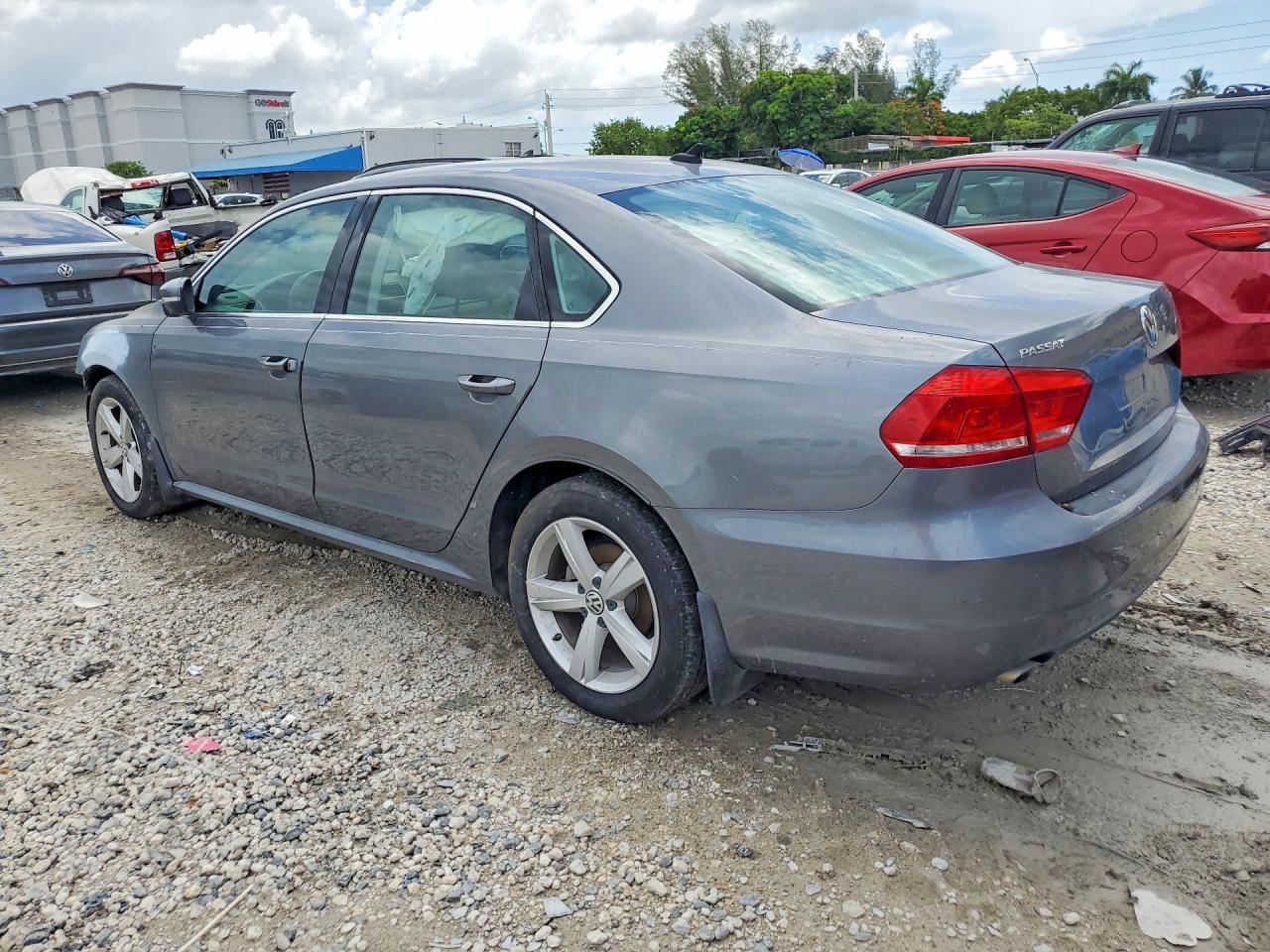 2015 VOLKSWAGEN PASSAT S — снимка 2