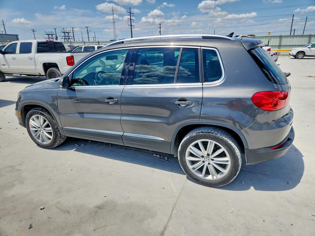 2016 VOLKSWAGEN TIGUAN S — снимка 2