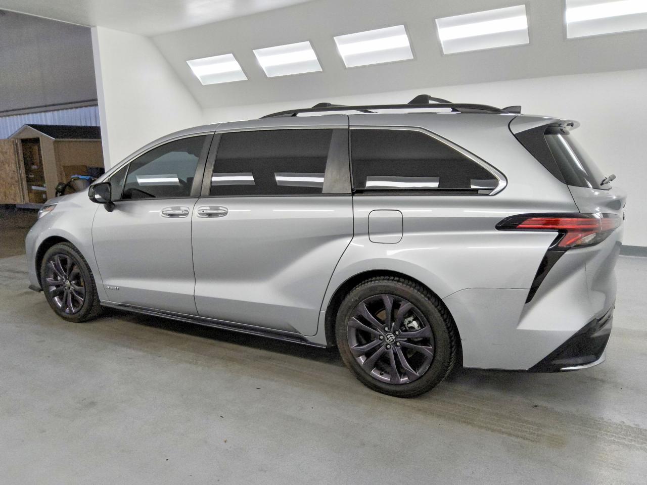 2021 TOYOTA SIENNA XSE — снимка 2