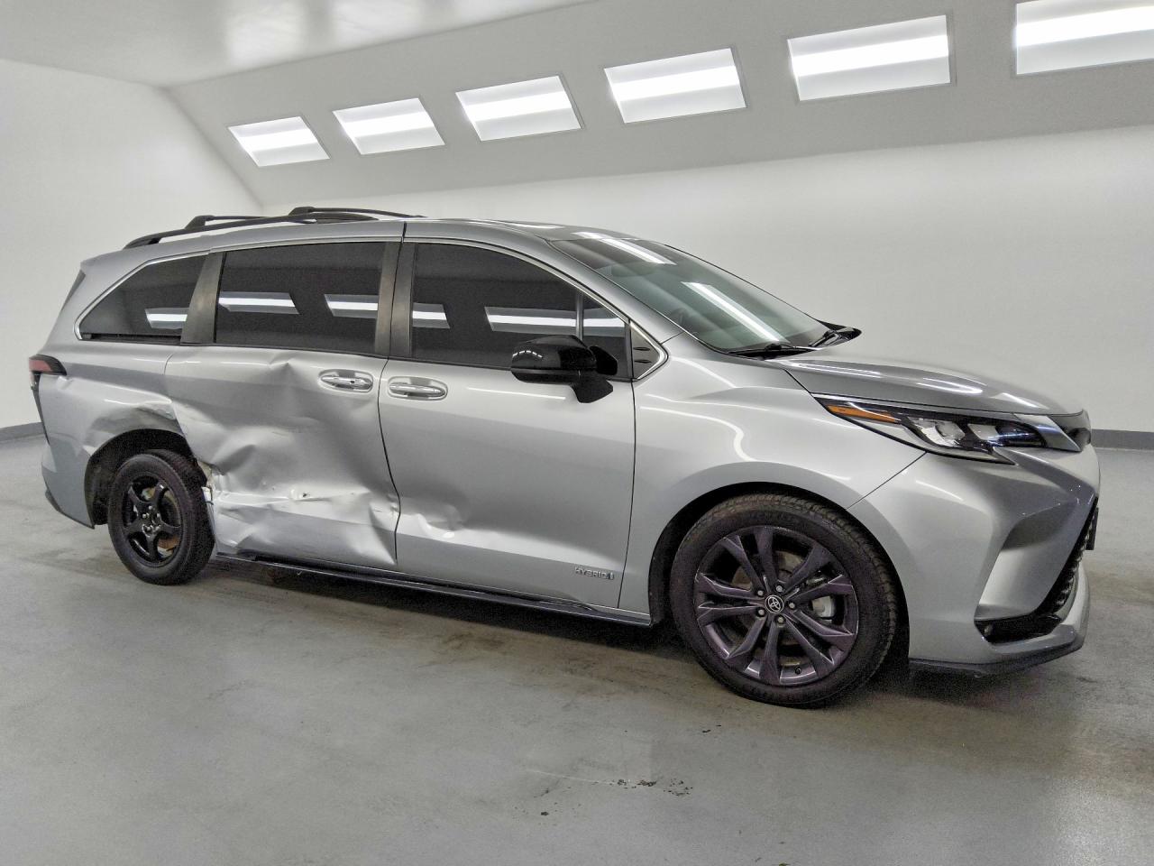 2021 TOYOTA SIENNA XSE — снимка 4
