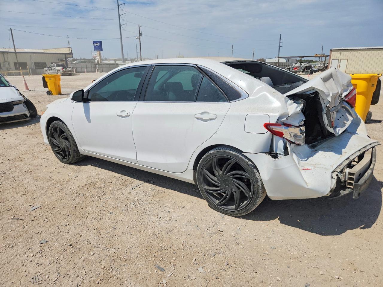 2017 TOYOTA CAMRY LE — снимка 2