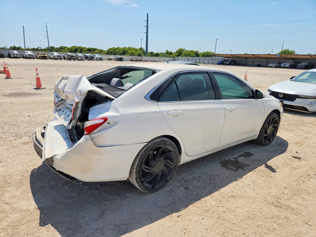 2017 TOYOTA CAMRY LE — снимка 3