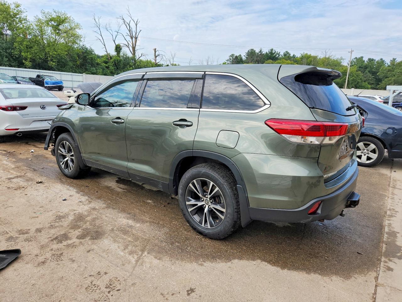 2019 TOYOTA HIGHLANDER LE — снимка 2