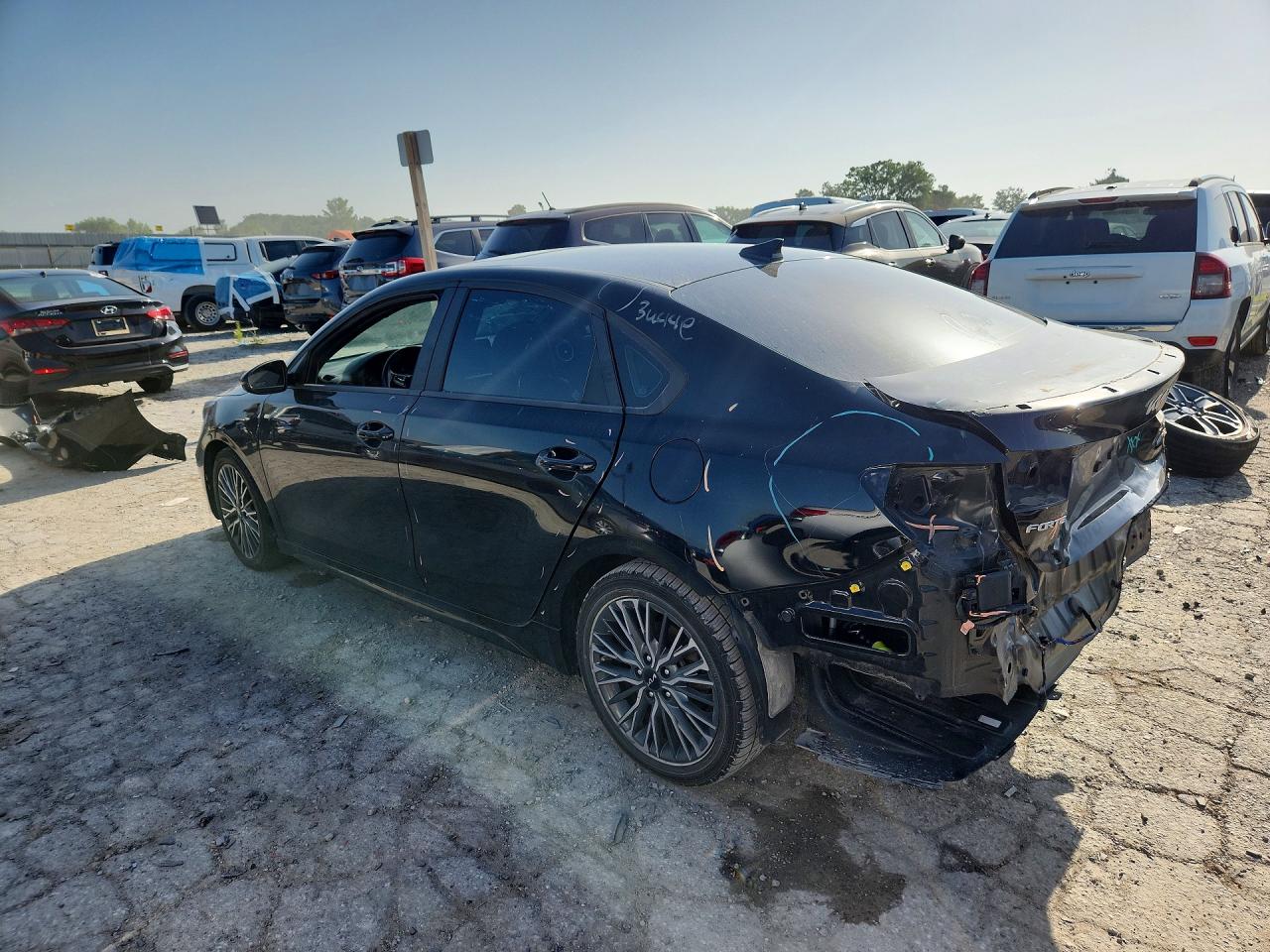 2023 KIA FORTE GT LINE — снимка 2
